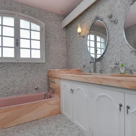 Holiday home In With Private Swimming Pool, Be Inside Or Outside *