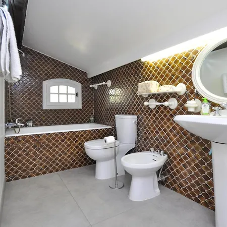 In With Private Swimming Pool, Be Inside Or Outside Antibes